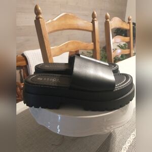 Rouge Helium Black Platform Slides